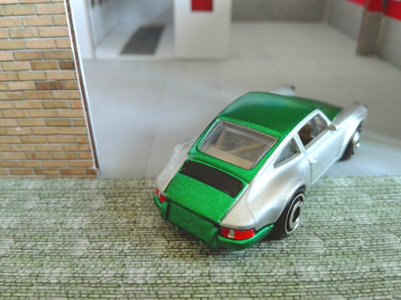 Illustration for article titled Custom 911: better than the first one, but still...